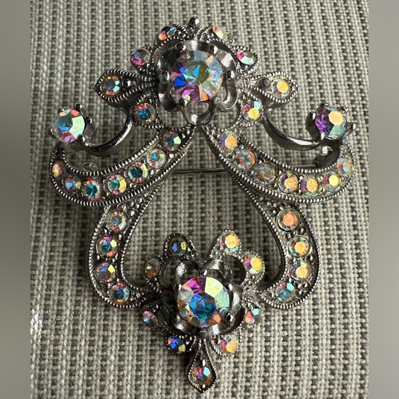 AB Rhinestone Silver Tone Victorian Brooch - gorgeous Aurora Borealis sparkle - Picture 1 of 10